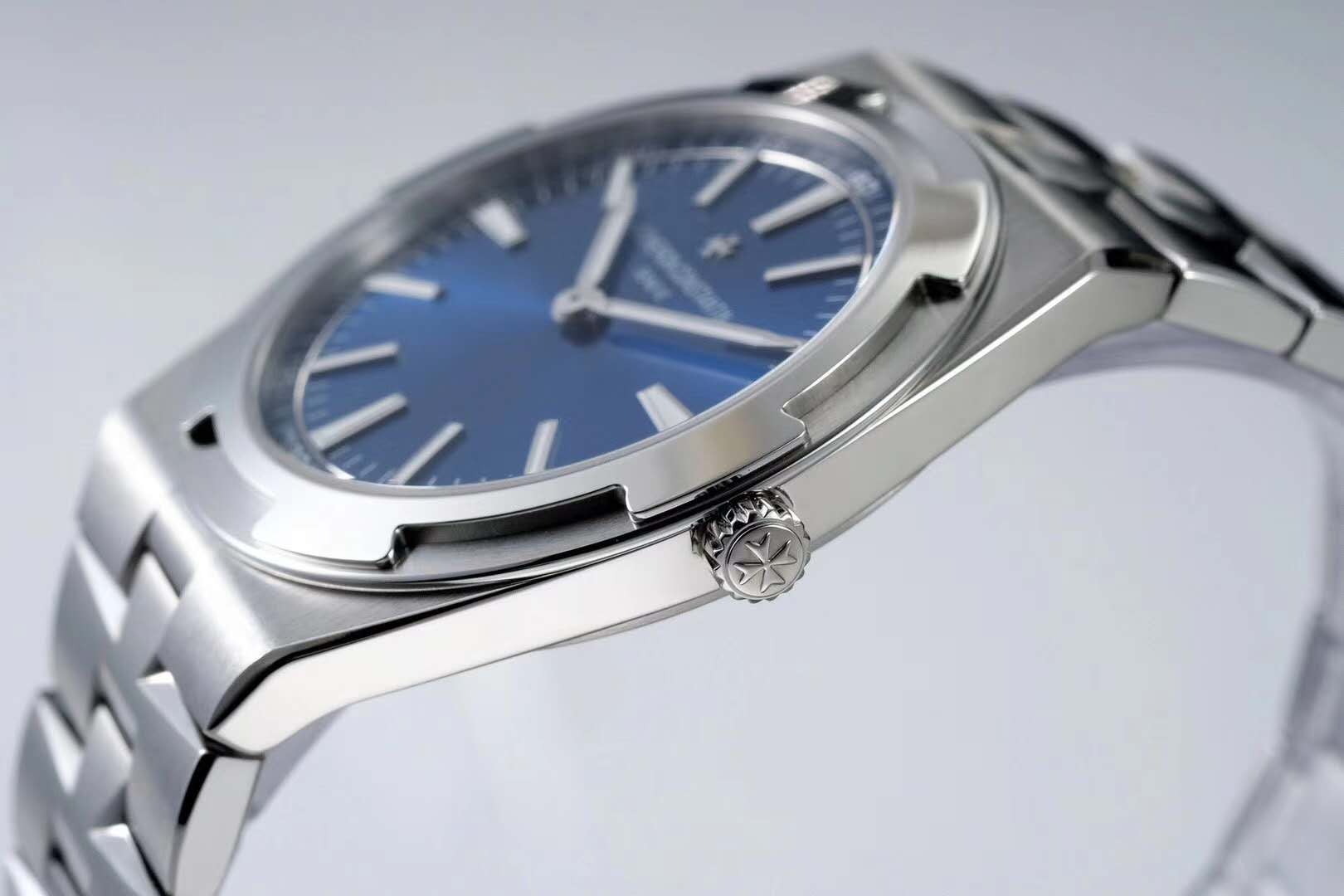 Overseas Blue Dial Ref: 4500V/110A-B128