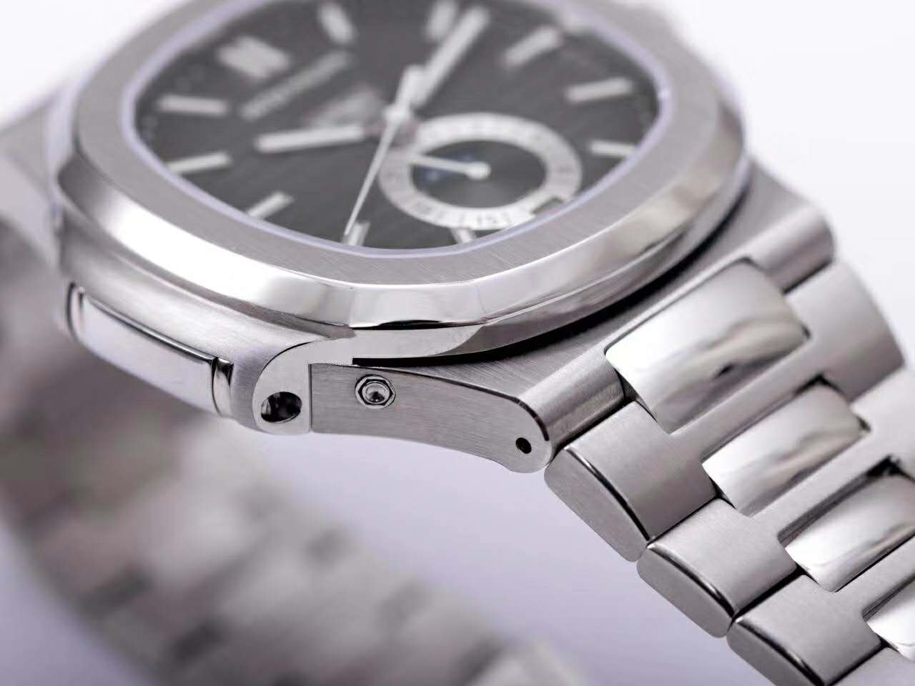 Nautilus 5726/1A-001 Grey Dial in Steel