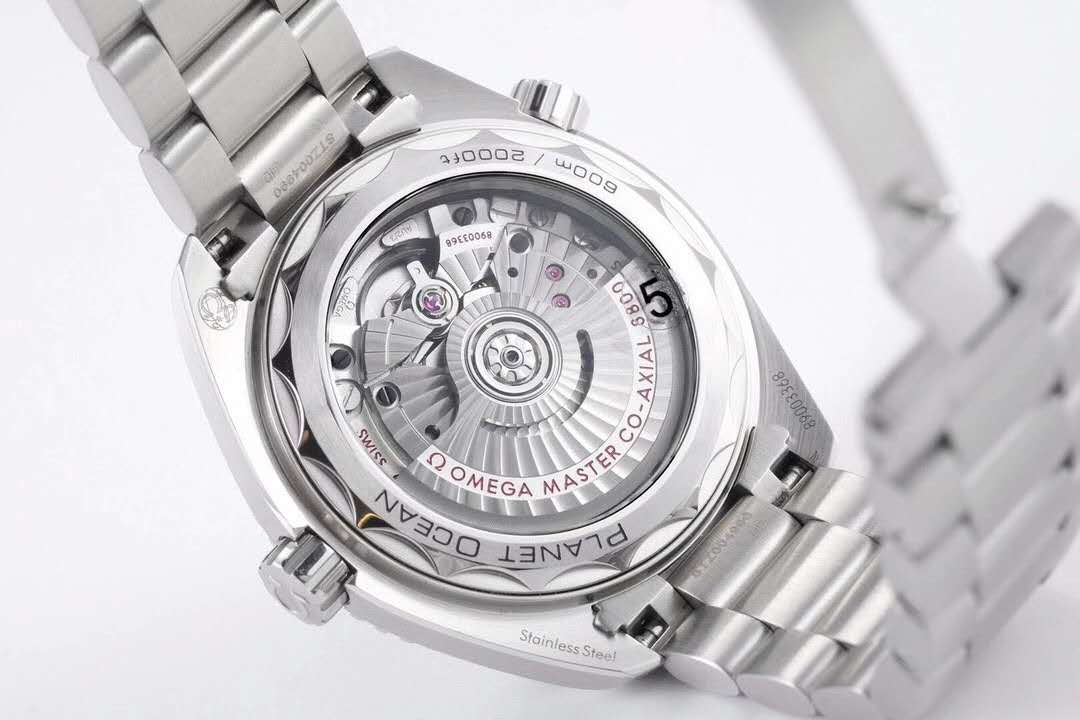 Seamaster Planet Ocean 600M Co-Axial Master Chronometer Black Dial 39.5mm on Bracelet