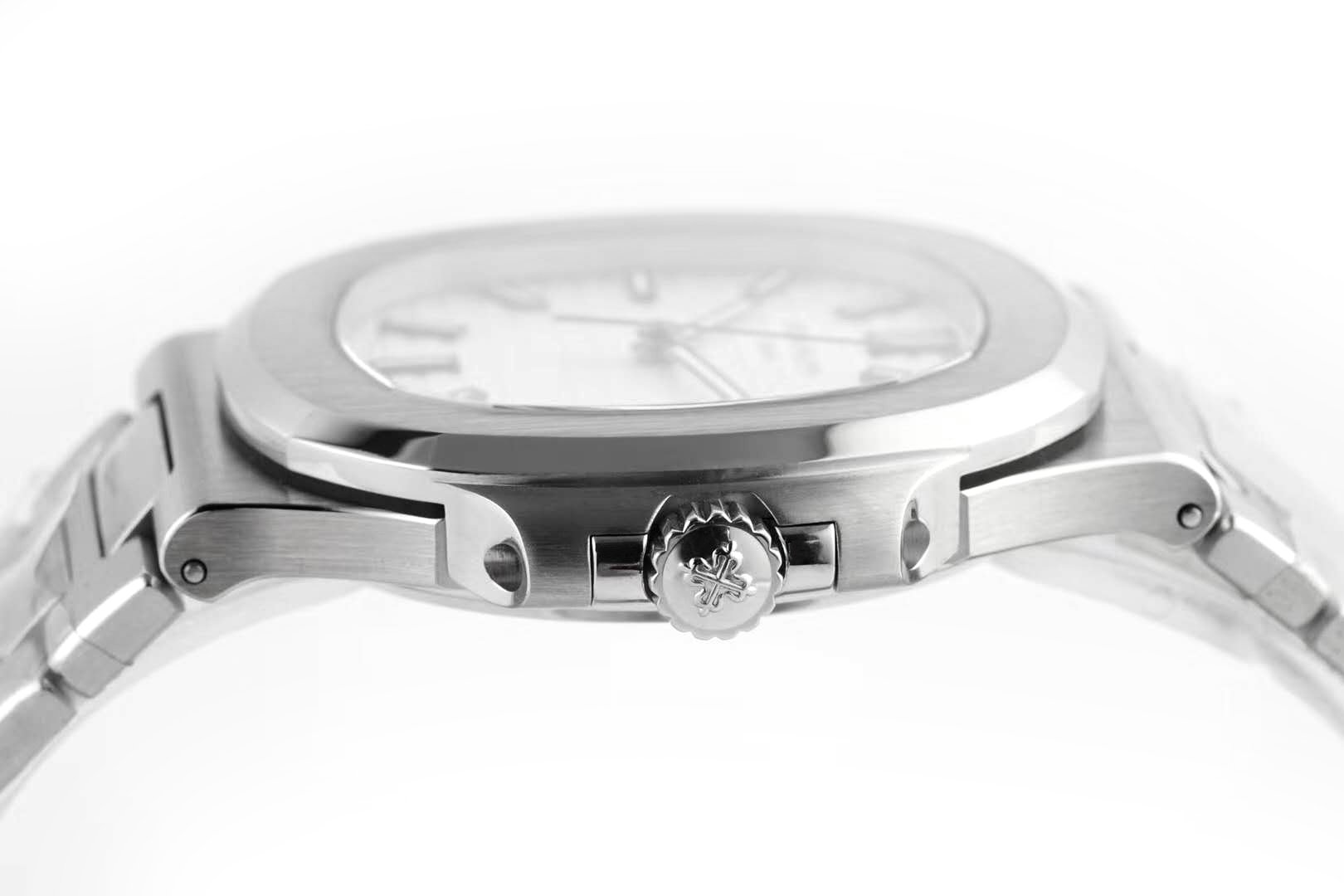 Nautilus Jumbo 5711/1A-011 White Dial