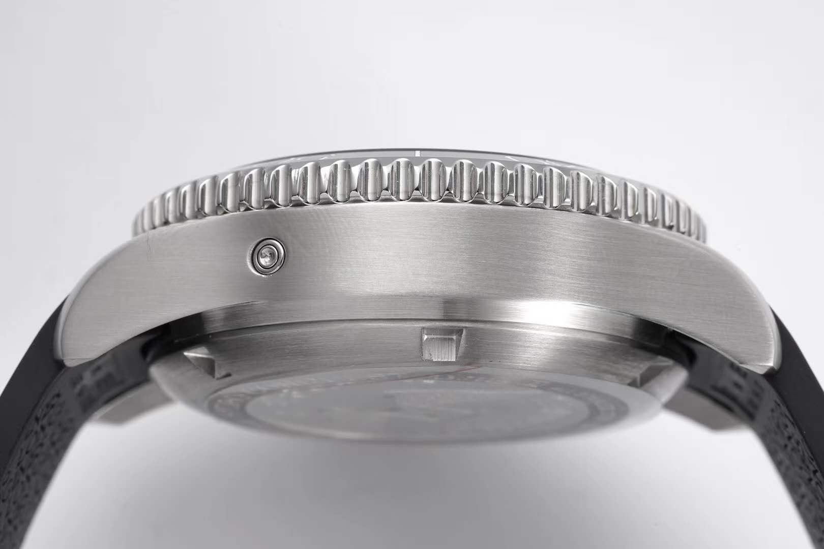 Hydroconquest Black Dial on Rubber Strap