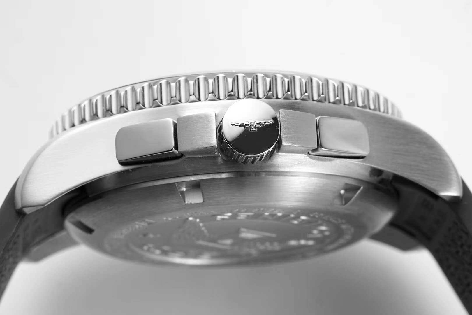 Hydroconquest Black Dial on Rubber Strap