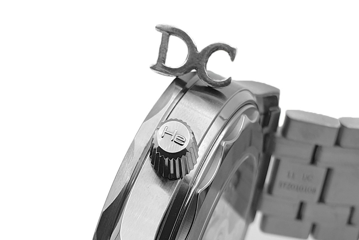 Seamaster Diver 300M 0me*ga Co-Axial Master Chronometer 42mm White Dial with Black Bezel