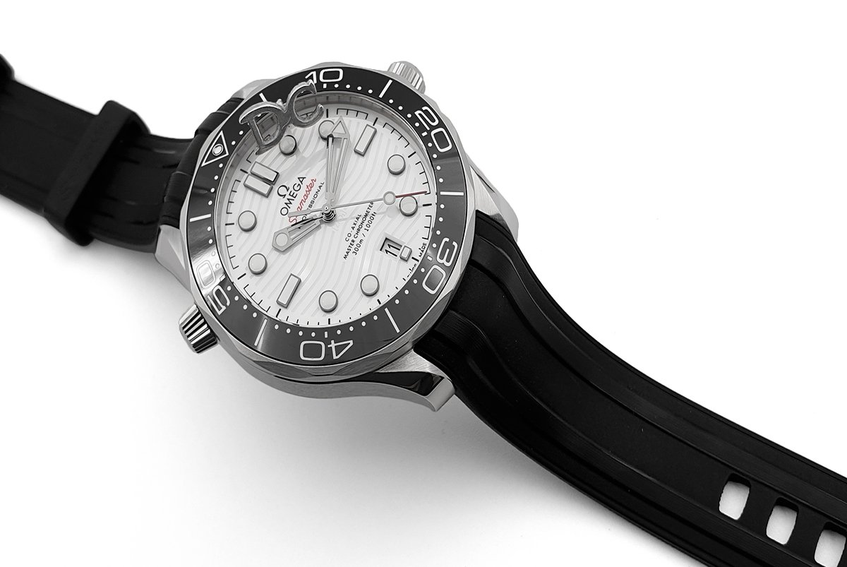 Seamaster Diver 300M Co-Axial Master Chronometer White Dial on Black Rubber Strap