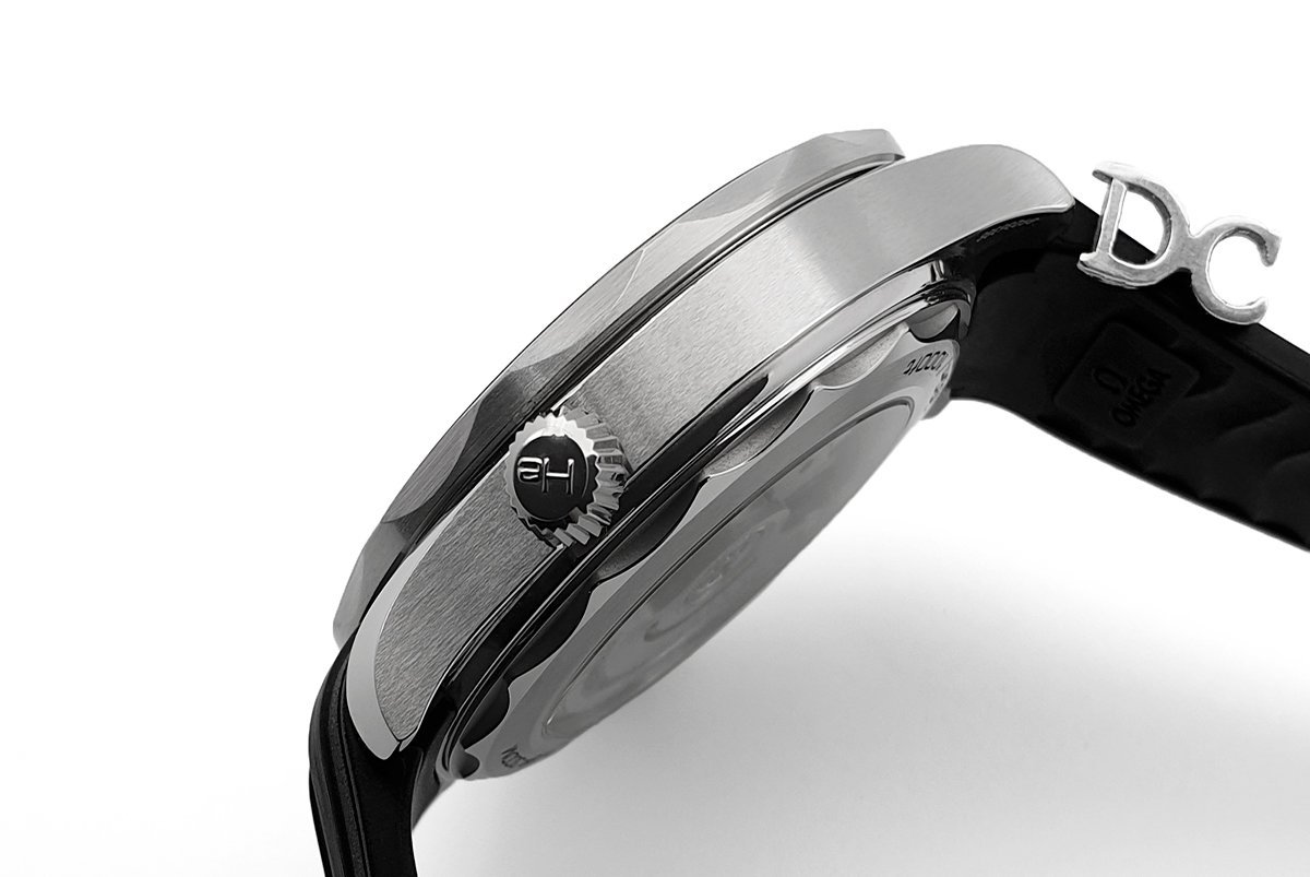 Seamaster Diver 300M Co-Axial Master Chronometer White Dial on Black Rubber Strap