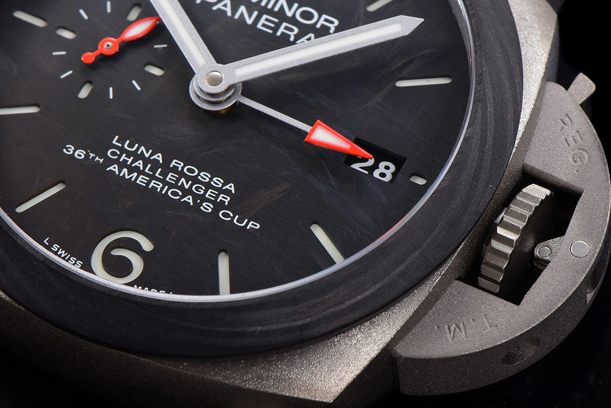 PAM1096 Luna Rossa GMT 42mm