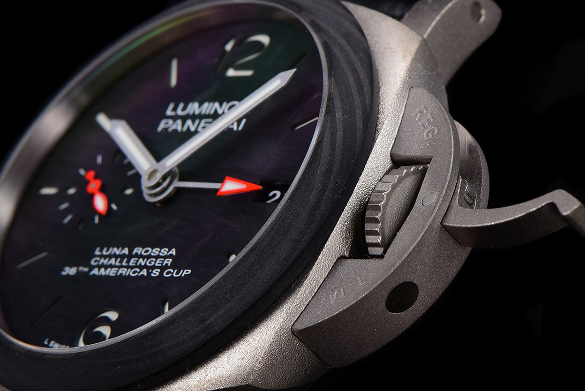 PAM1096 Luna Rossa GMT 42mm