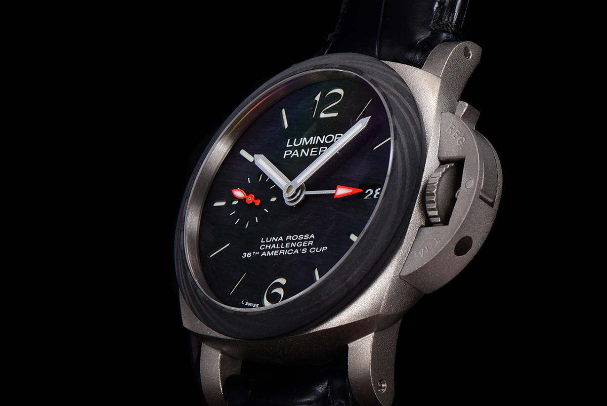 PAM1096 Luna Rossa GMT 42mm
