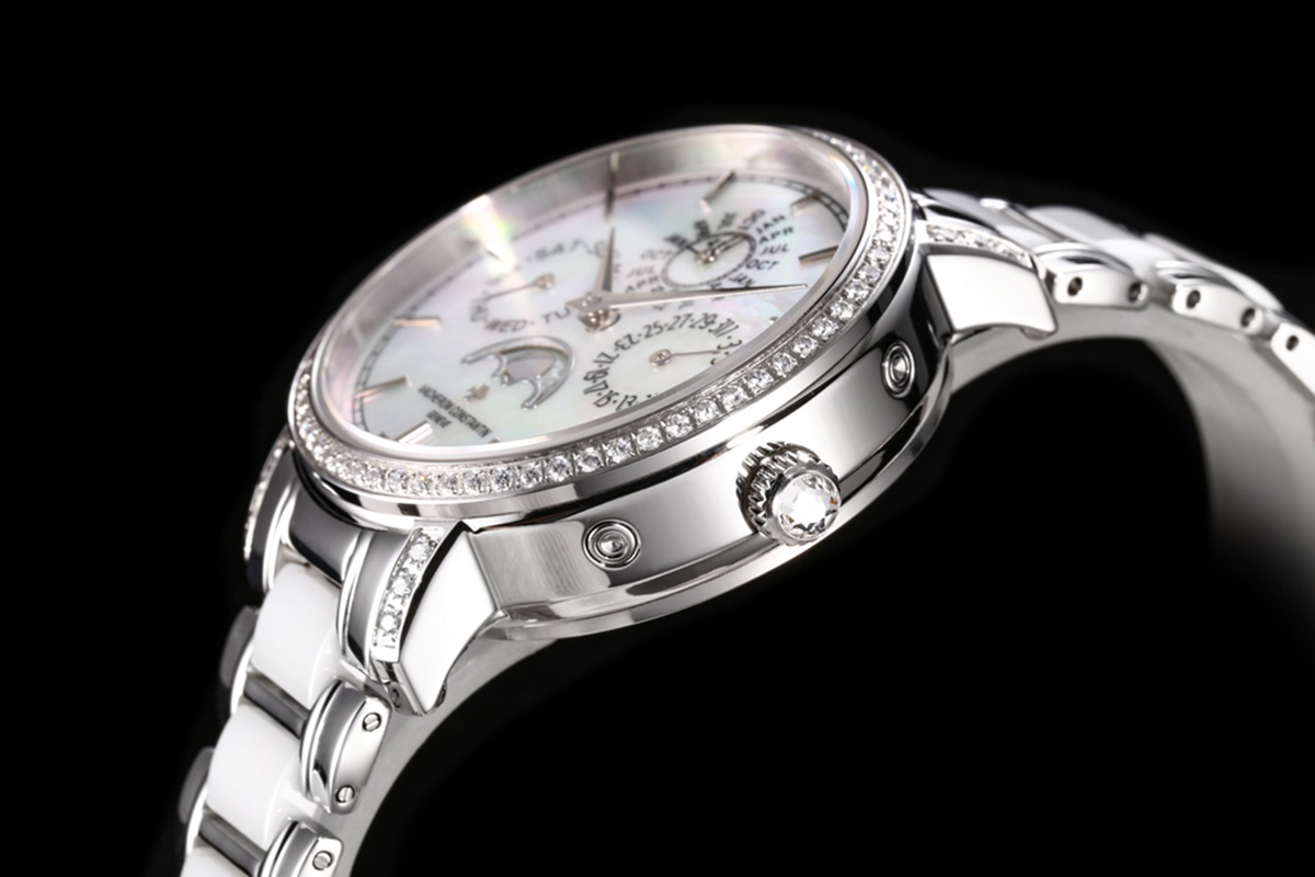 Traditionelle Perpetual Calendar Ultra-Thin 4305T/000G White Dial in White Gold on Bracelet