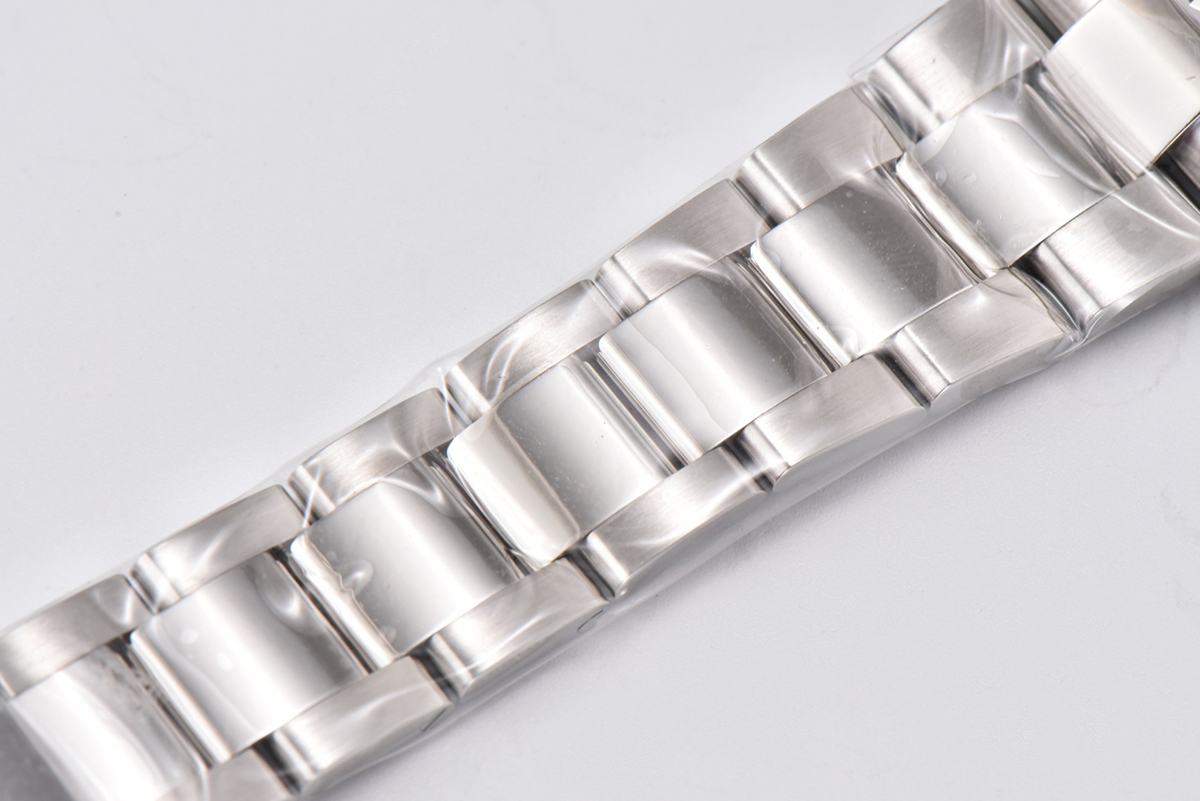Datejust 41 126334 Bright Black Dial Stick Markers on Oyster Bracelet