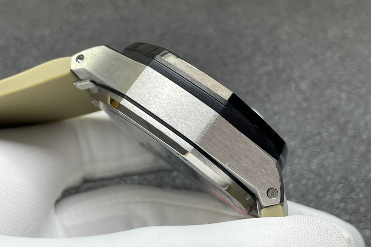 Royal Oak Offshore Novelty 43mm Smoked Light Brown Dial Ref. 26420SO.OO.A600CA.01