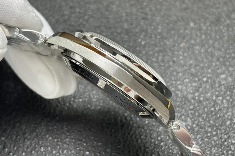Speedmaster Moonwatch Professional White Dial in Steel ZF